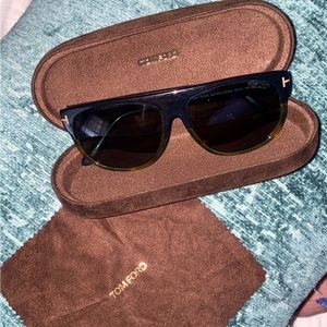 100% Authentic polarized Tom Ford sunglasses.  🕶